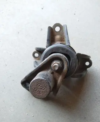 KIA Pro Cee'd II Engine mount bracket