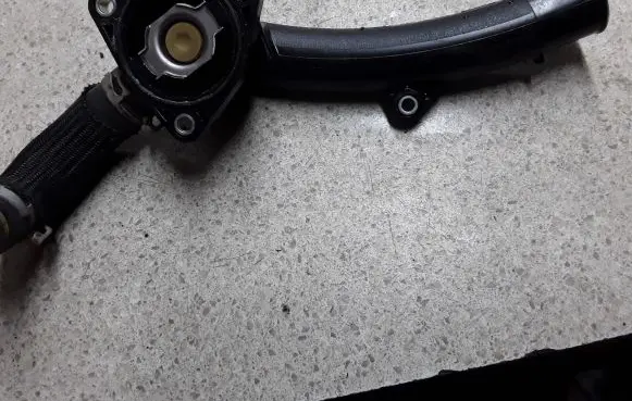 Lexus RX 450H Thermostat housing 