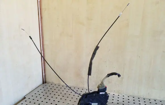 Mazda 3 I Front door lock 3N6AA21812L