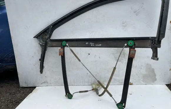 Audi A3 S3 A3 Sportback 8P Front door electric window regulator 