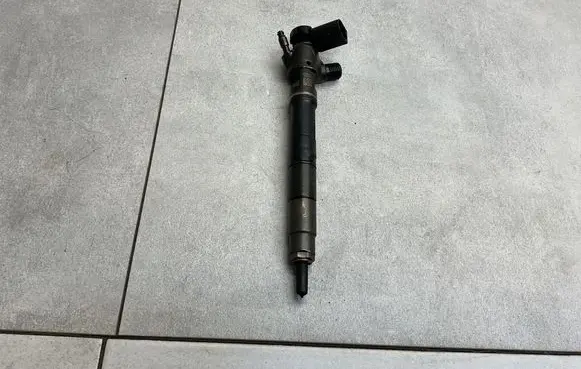 Skoda Octavia Mk3 (5E) Fuel injector 04L130277BD
