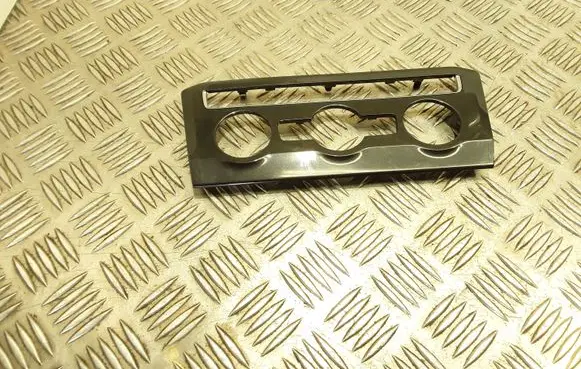 Volkswagen Tiguan Climate control/heater control trim 5NB820073A