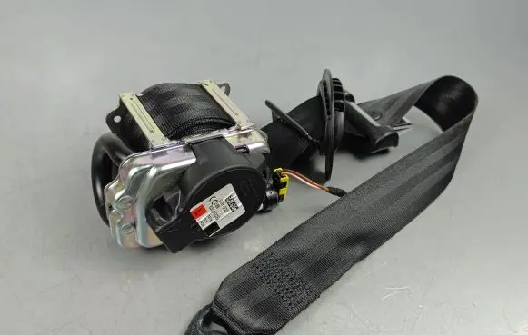 Jaguar F-Pace Front seatbelt 635894000B