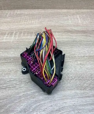 Audi A4 S4 B5 8D Fuse module 8D1941824