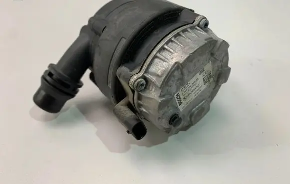 BMW 3 F30 F35 F31 Electric auxiliary coolant/water pump 8638240