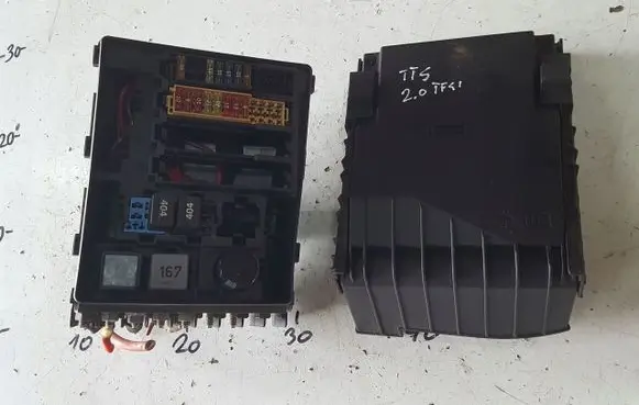 Audi TT TTS Mk2 Fuse module 8J0937503