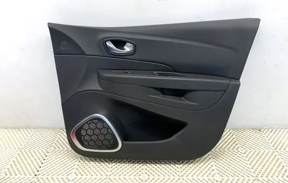 Renault Captur Front door card panel trim