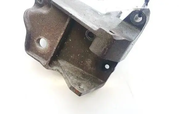 Ford Mondeo MK IV Engine mounting bracket 