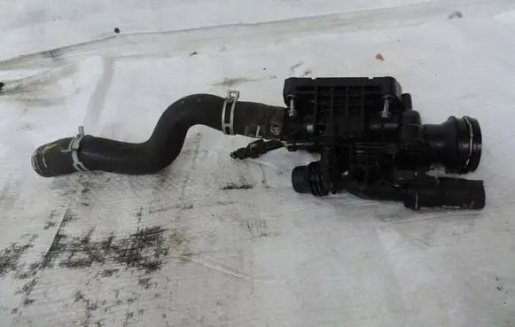 Opel Grandland X Thermostat housing 9812113780