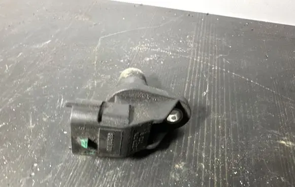 Volvo XC70 Camshaft position sensor 8631533 103033