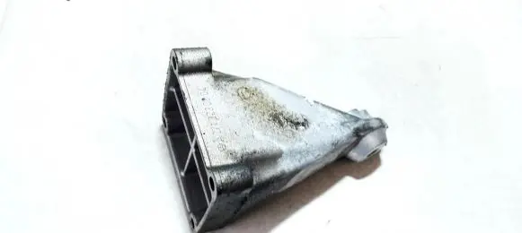 Mercedes-Benz C W203 Engine mounting bracket a2712230804