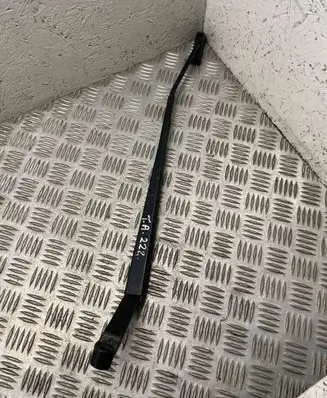 Toyota Avensis T250 Front wiper blade arm
