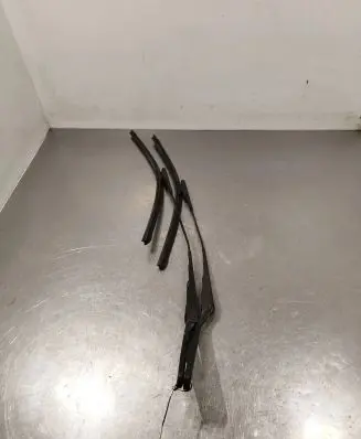 BMW 1 E81 E87 Front wiper blade arm