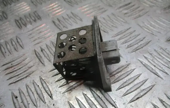 Citroen Xsara Picasso Coolant fan relay 9635833480