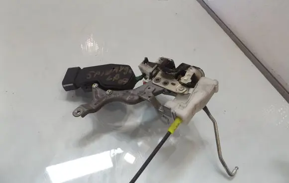 Toyota Aygo AB10 Front door lock 