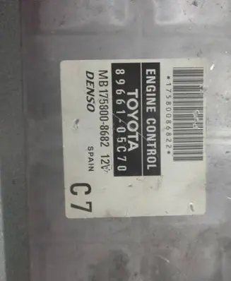 Toyota Avensis T250 Engine control unit/module 8966105C70 17580086822 MB1758008682