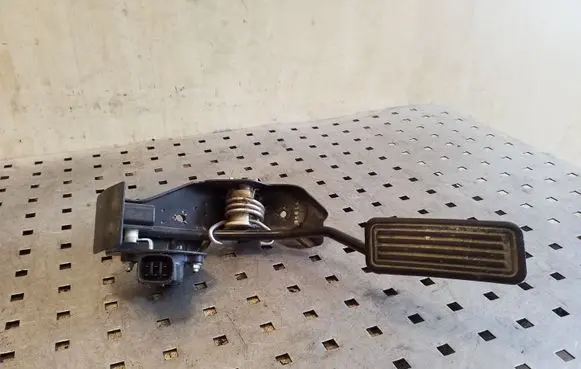 Toyota Corolla Verso E121 Accelerator throttle pedal 7811135030 8928152021 1983003041