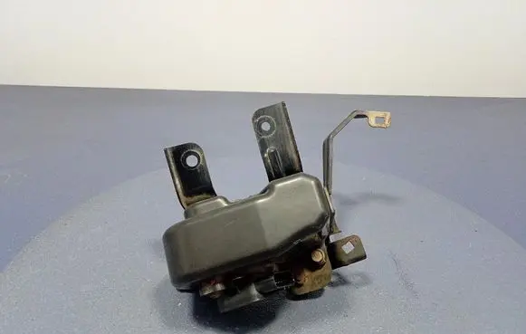 Accelerator throttle pedal