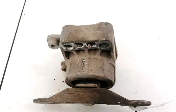 Ford Mondeo Mk III Engine mount bracket