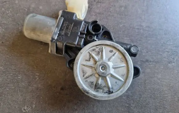 Fiat Fullback Front door window regulator motor 5713A475