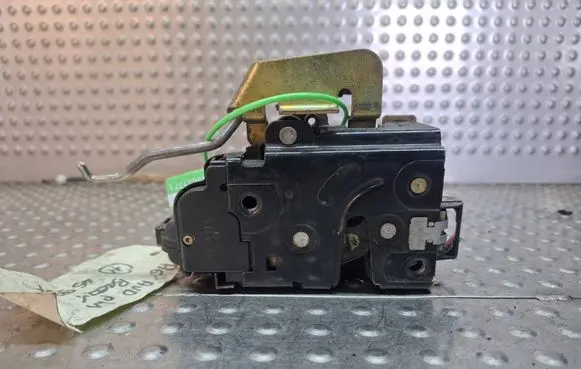 Audi A6 S6 C5 4B Rear door lock S18031771 4B0839016G