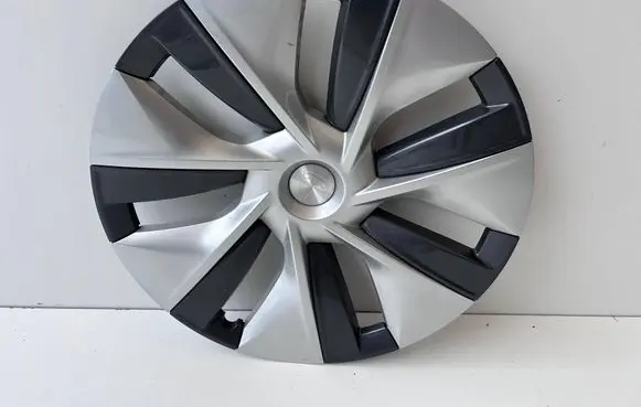 Tesla Model Y R19 wheel hub/cap/trim 1044235-00