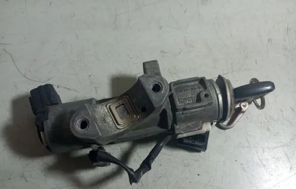 Toyota Avensis T250 Ignition lock 450200504