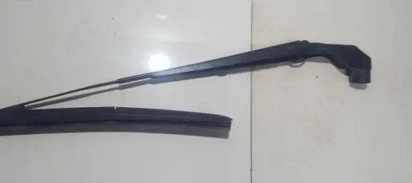 Nissan Note (E12) Front wiper blade arm 24332 2433-2
