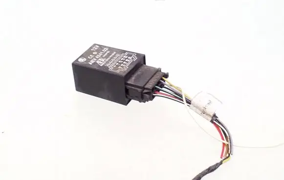 Skoda Octavia Mk1 (1U) Tow bar relay AEV424102