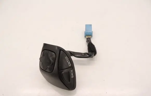 Volvo XC70 Steering wheel buttons/switches 8691942