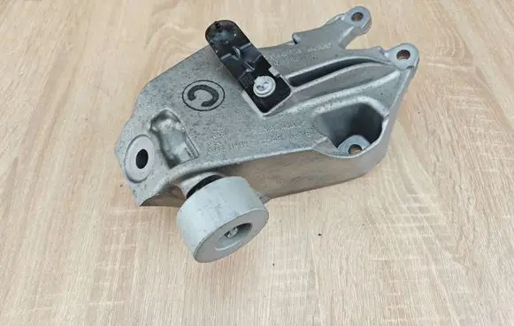 BMW 4 G22 G23 G24 G26 Engine mounting bracket 6864595