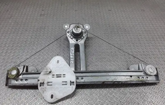 Rear door manual window regulator