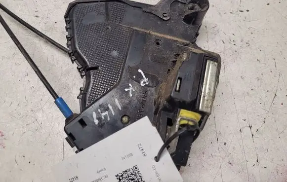Toyota Auris 150 Front door lock