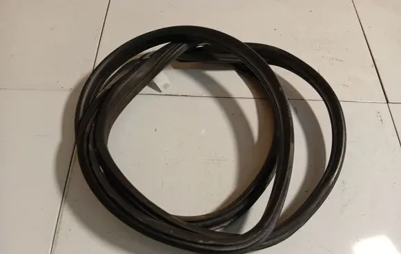 Opel Zafira A Rubber seal front coupe door 