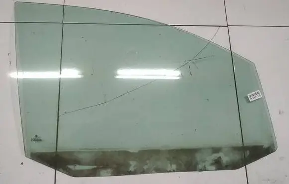 Volkswagen Touran I Front door window glass four-door as2