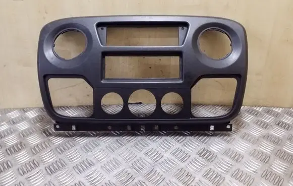 Nissan NV400 Radio/GPS head unit trim 682600025R