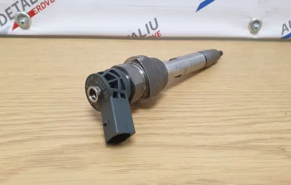BMW 4 F36 Gran coupe Fuel injector 8514148 0445110712