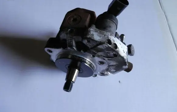 BMW 3 E90 E91 Fuel injection high pressure pump 0445010045OE