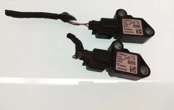 Land Rover Discovery 3 - LR3 Airbag deployment crash/impact sensor YDB500141