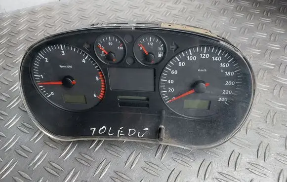 Seat Toledo II (1M) Speedometer (instrument cluster) 88311292