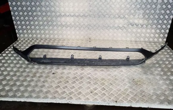 Front bumper lip
