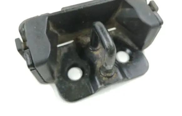 Nissan Qashqai Trunk lock loop 28J1553922