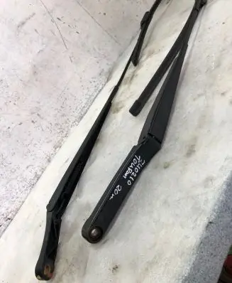 Volkswagen Touran III Windshield/front glass wiper blade 5tb955409