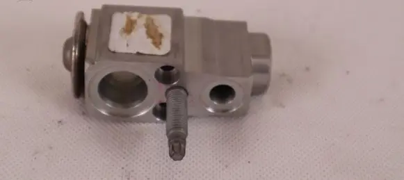 Jeep Wrangler Air conditioning (A/C) expansion valve 68301876AA