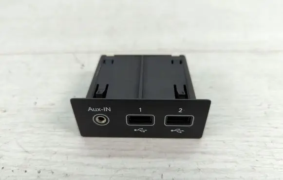 Renault Clio V USB socket connector 280231553R