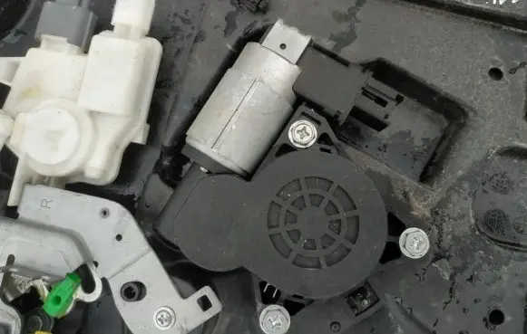 Mazda 5 Rear door window regulator motor