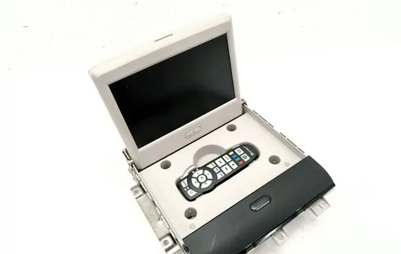 Chrysler Town u0026 Country V Screen/display/small screen P1WH70HDAAB