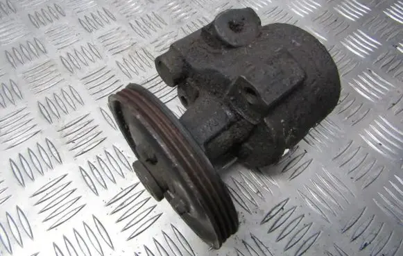 Renault Scenic I Power steering pump 7700840106