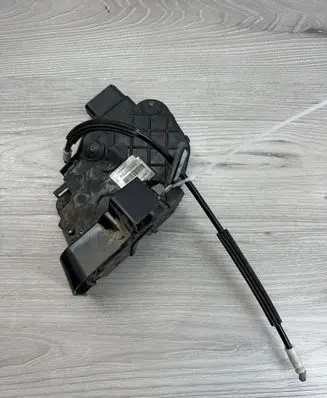 Land Rover Discovery 3 - LR3 Front door lock FQJ000203B 3V1079 1E0351