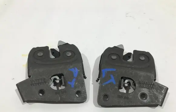 BMW 2 F44 Seat back rest lock catch DG8304